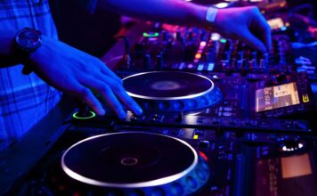Domluvte si na svatbu profesionálního DJ na svatby